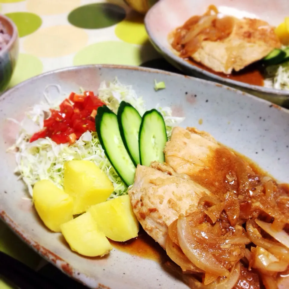 かしわの大蒜生姜焼き。トマト刻んでおろし玉葱のドレッシング作ったぞー。|うさ爺さん