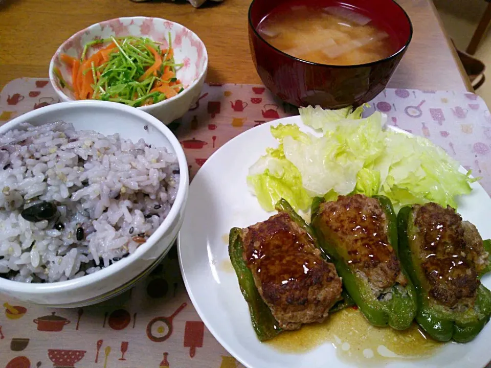 ８月７日 ピーマンの肉詰め 豆苗とにんじんのナムル 大根のお味噌汁|いもこ。さん