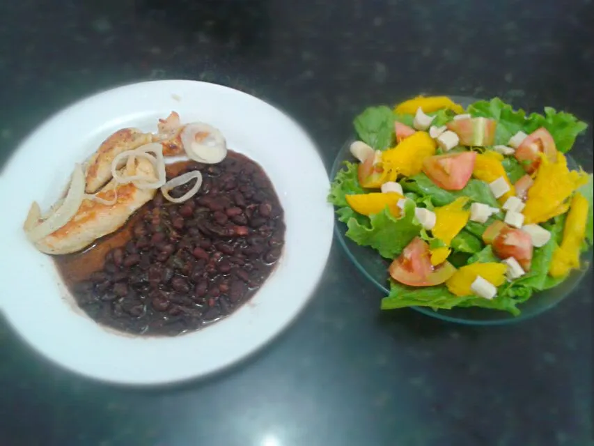 06/08/2014 - almoço

frango grelhado acebolado + feijão preto + salada (alface + tomate + manga + palmito)|Gabriela Baptistaさん