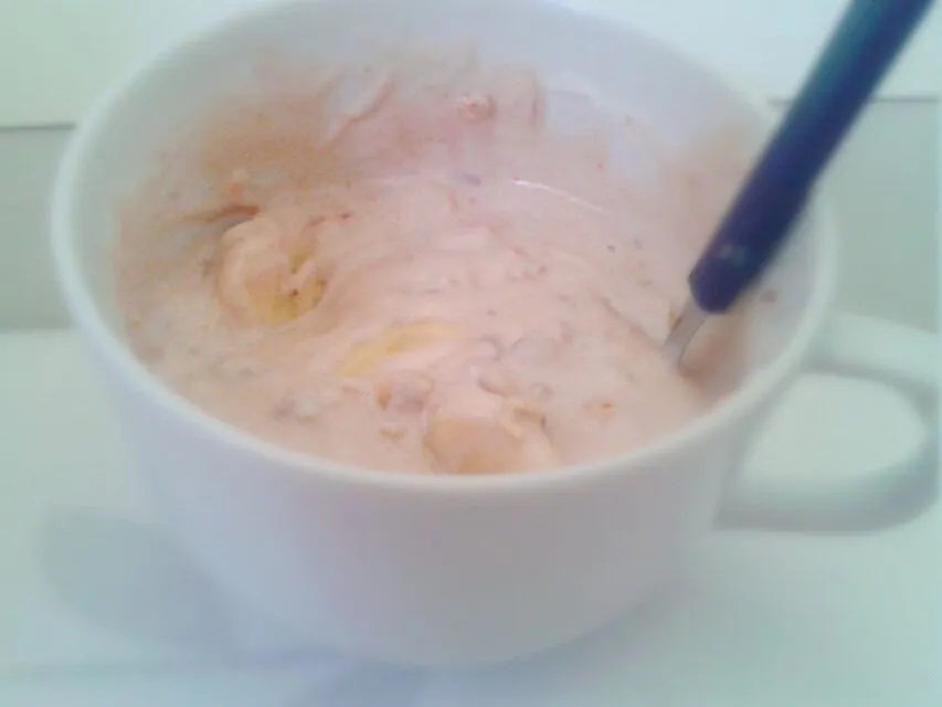 Snapdishの料理写真:07/08/2014 - desjejum

iogurte desnatado + whey de chocolate + banana + granola de frutas vermelhas|Gabriela Baptistaさん