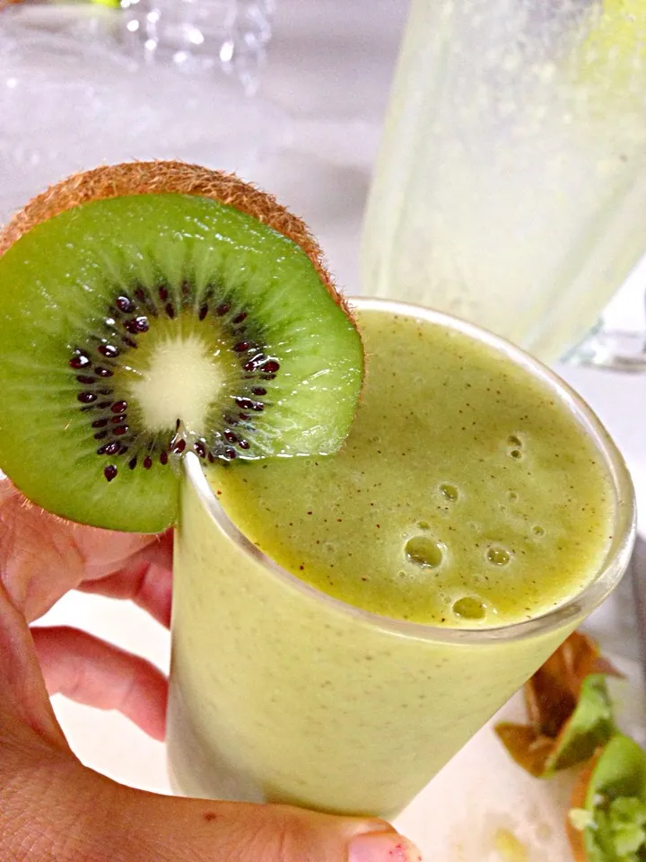 Kiwi Banana smoothie|viviさん