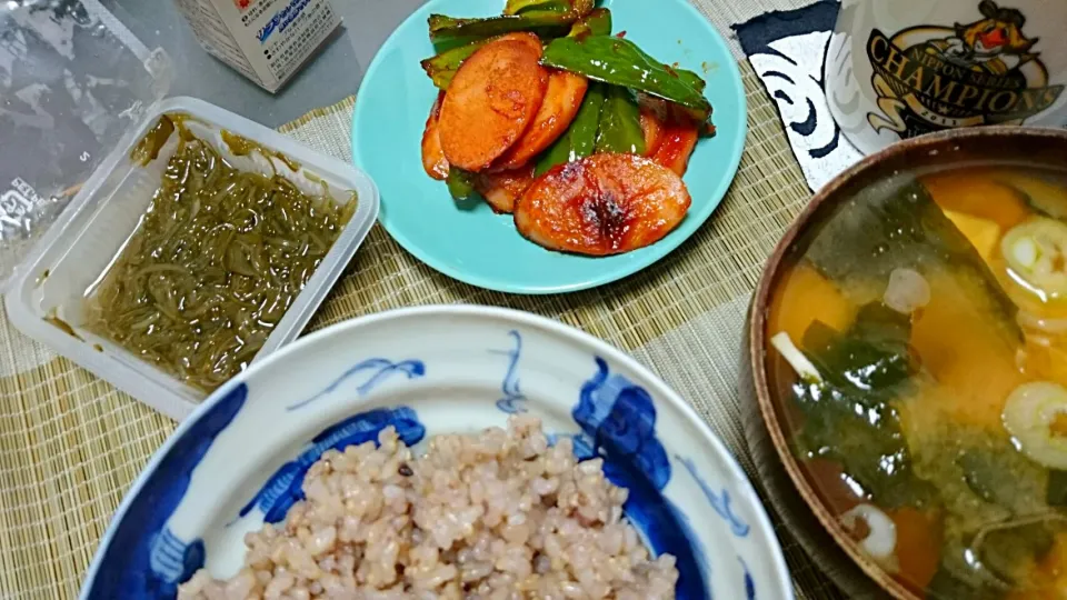 めかぶ＆魚肉ソーセージとピーマンのケチャップ炒め|まぐろさん