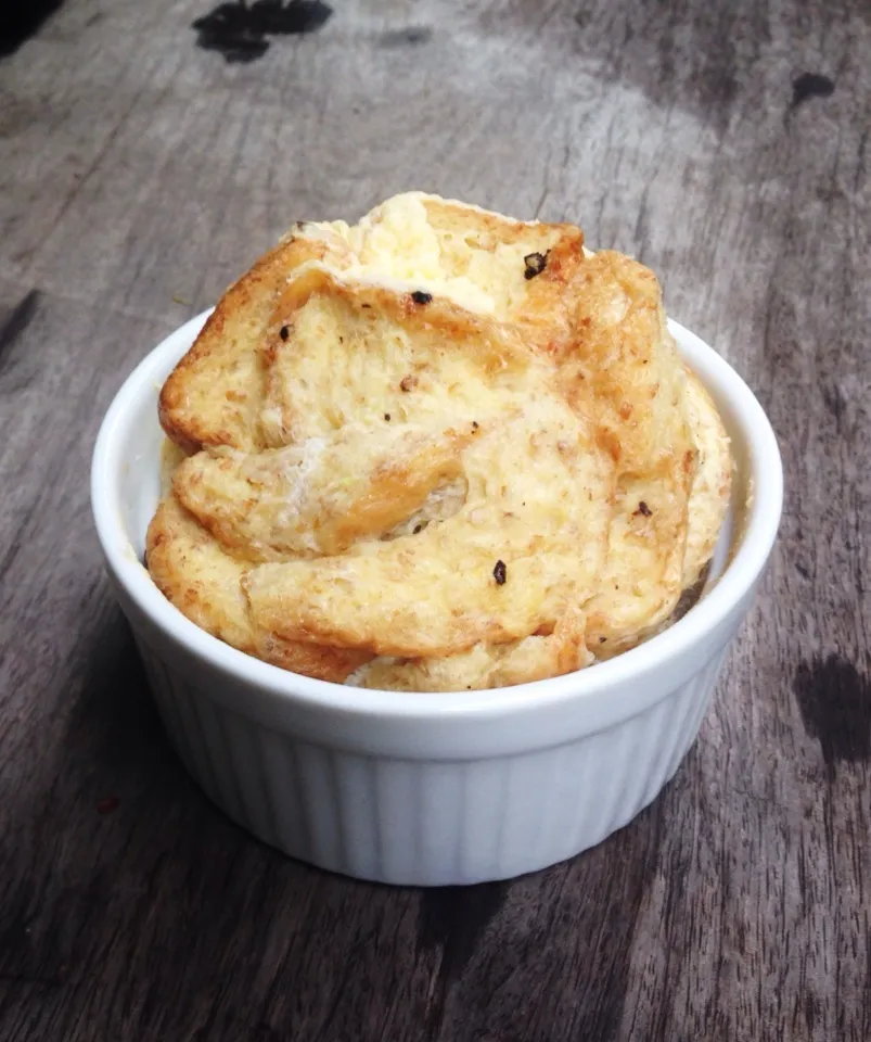 Savory bread pudding|OnTheWoodenTableさん