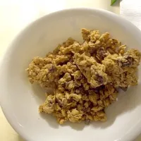 Half cup of granola|Anika Leewさん