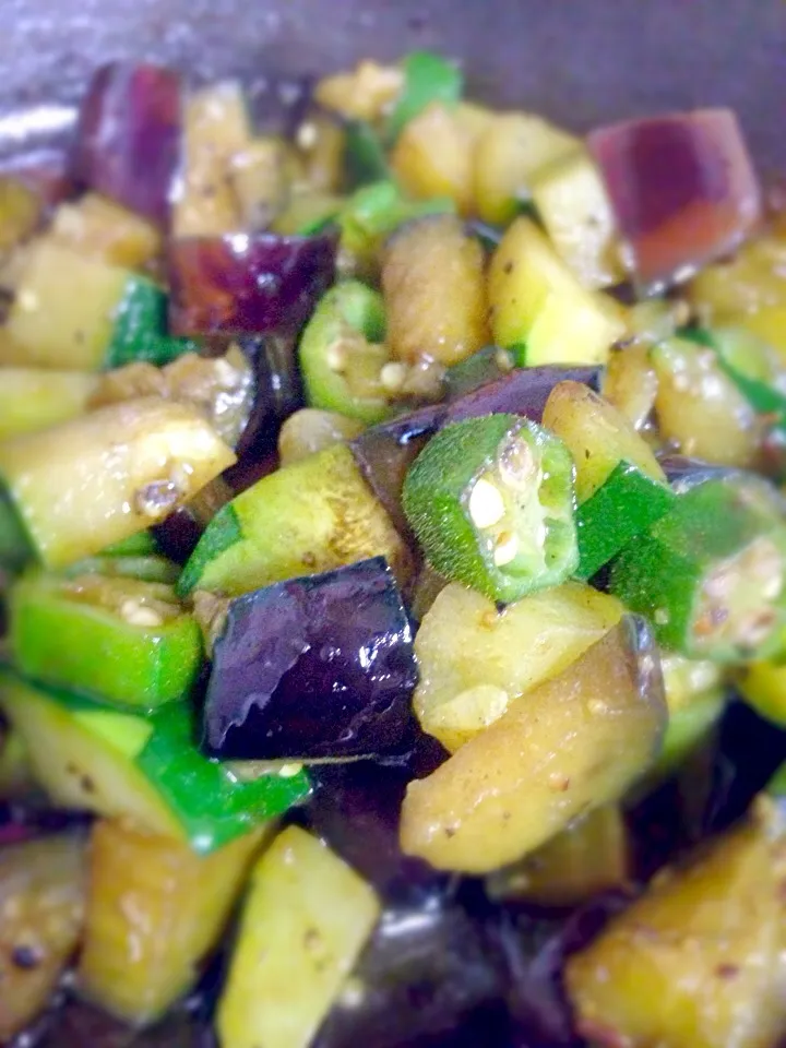 アツアツ鉄板で炒めた夏野菜^o^ yum yum stirfry veggies with heaps of spices :)|Tanuさん