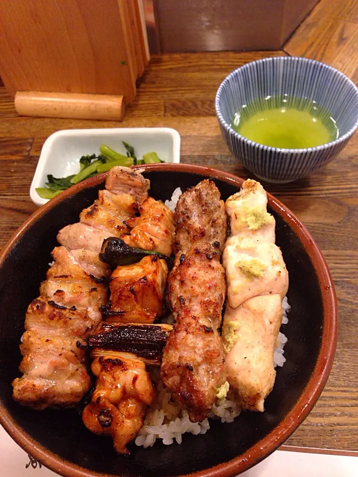 伊勢廣 京橋本店の焼き鳥丼|Izumynさん