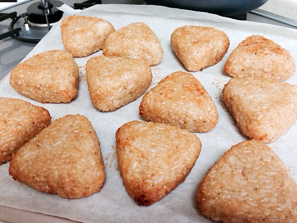 どこをかじっても美味しい焼きおにぎり大量生産♪|まめりんさん