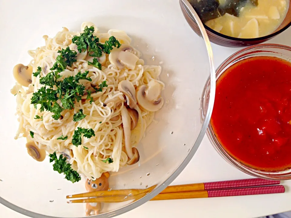 きのこトマトそうめん|水野愛日(ミズノマナビ)さん