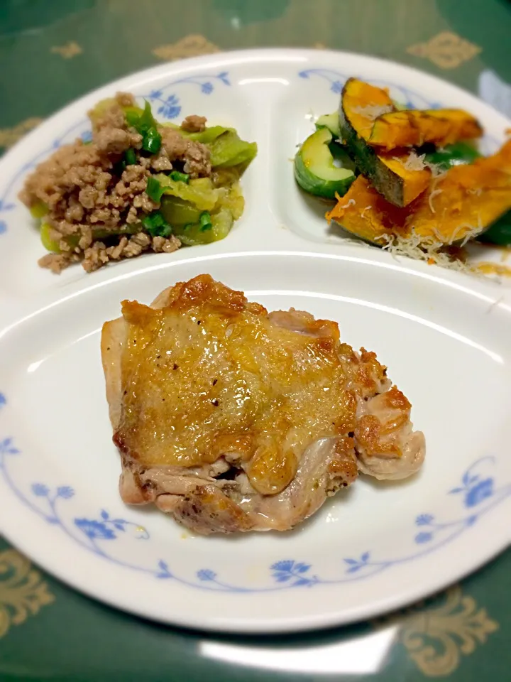 鶏肉のハーブソルト焼き＆揚げかぼちゃとじゃこのサラダ叩ききゅうり添え＆焼きナスの香味肉だれ|りーさん