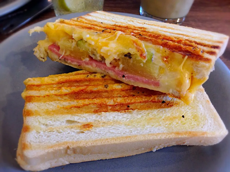 Ham,kiwi,pineapple🍍panini|Nonononoさん