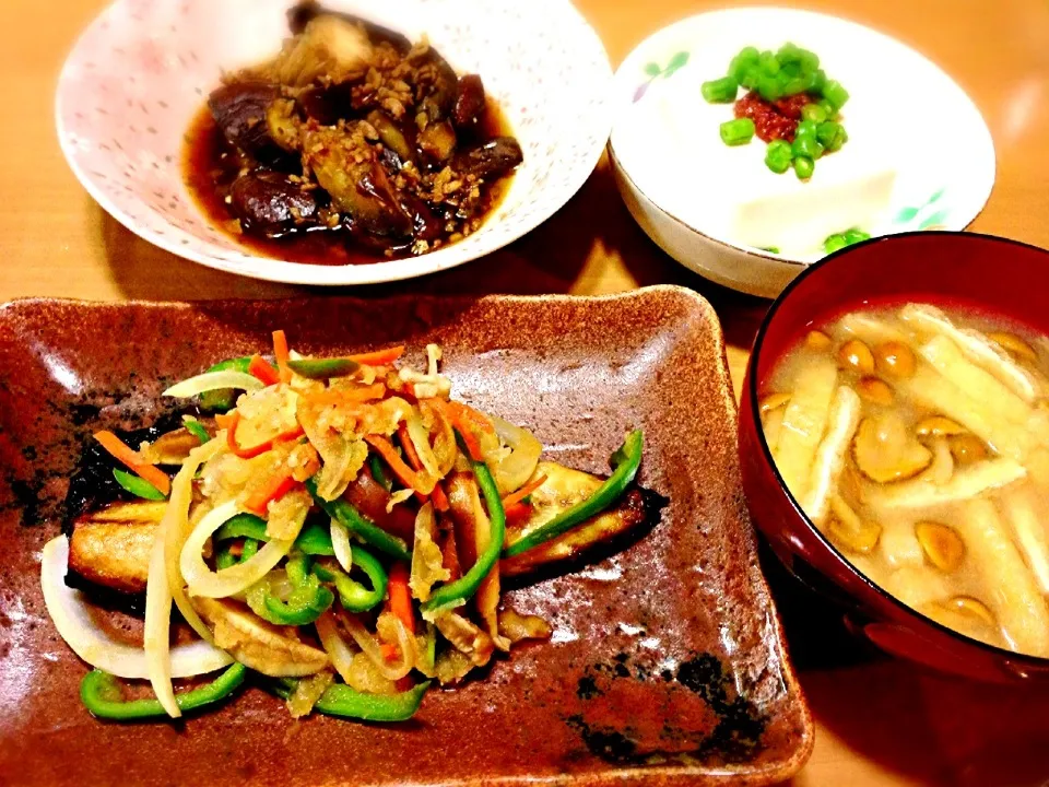 鯖のおろし餡掛け、茄子と挽肉の炒め煮、梅たれ豆腐、なめこの味噌汁|相良幸子さん