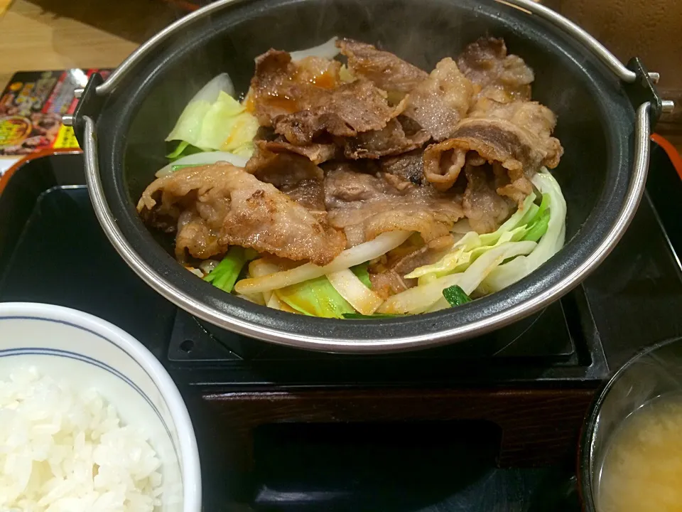 𠮷野家の牛バラ野菜焼き定食。結構野菜食べれるしイイかも。|liccaさん