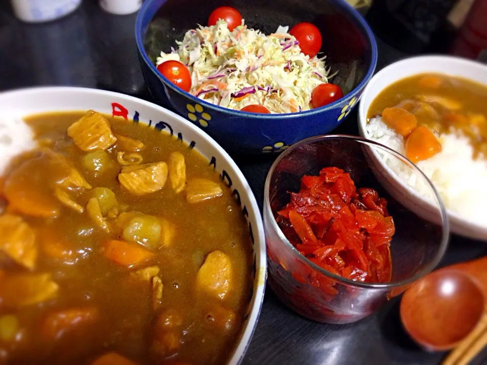 今日の晩ご飯は、ごろっとチキンカレー、プチトマト入りコールスロー。|ゆえさん