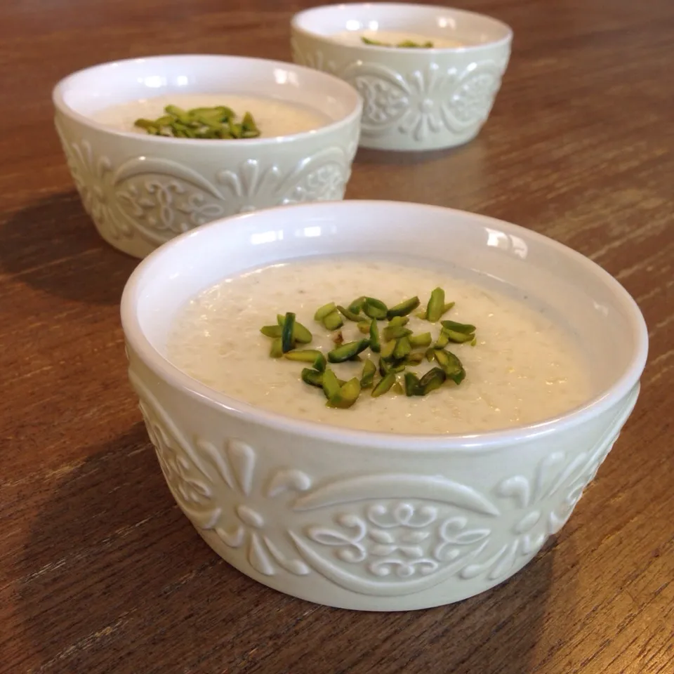 Persian rice pudding (shirberenj) made of milk, rice, sugar and rose water|sepidehさん