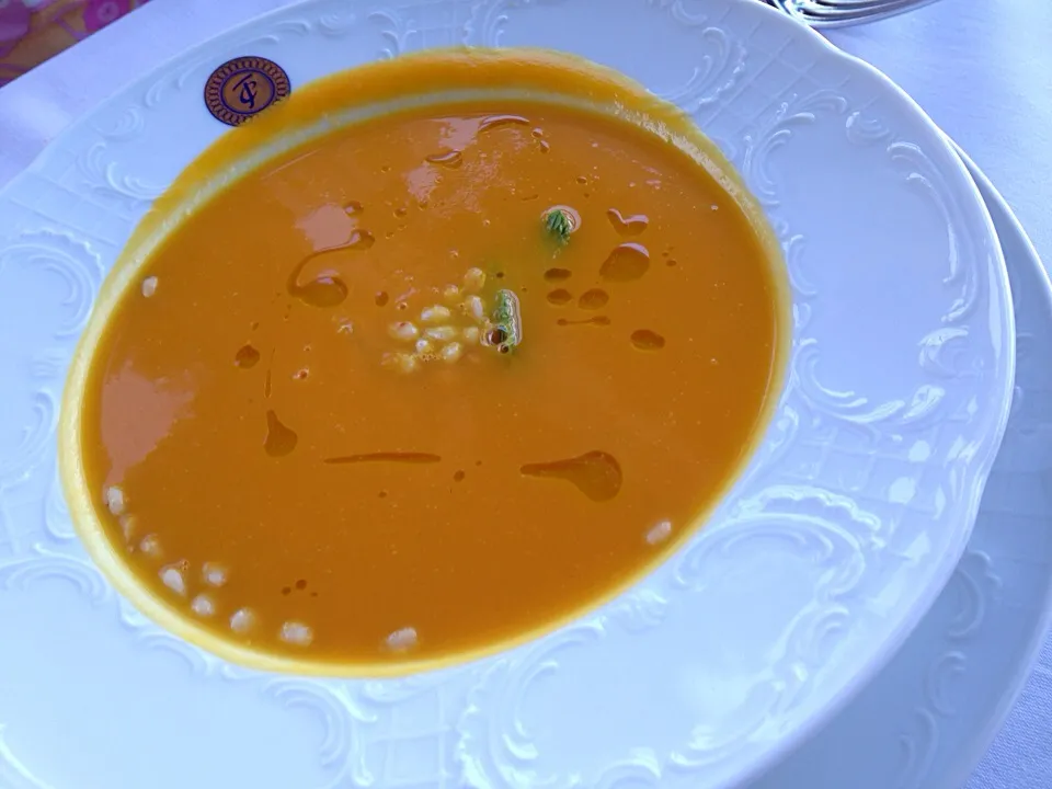 Pumpkin soup with Pignolia nuts|Obeoom Jumsai Na Ayudhyaさん