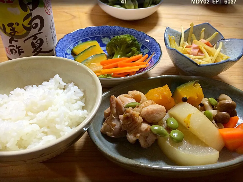 じぶ煮、温野菜サラダ、もやしとベーコンのカレー炒め、くろさき茶豆|クッキーさん