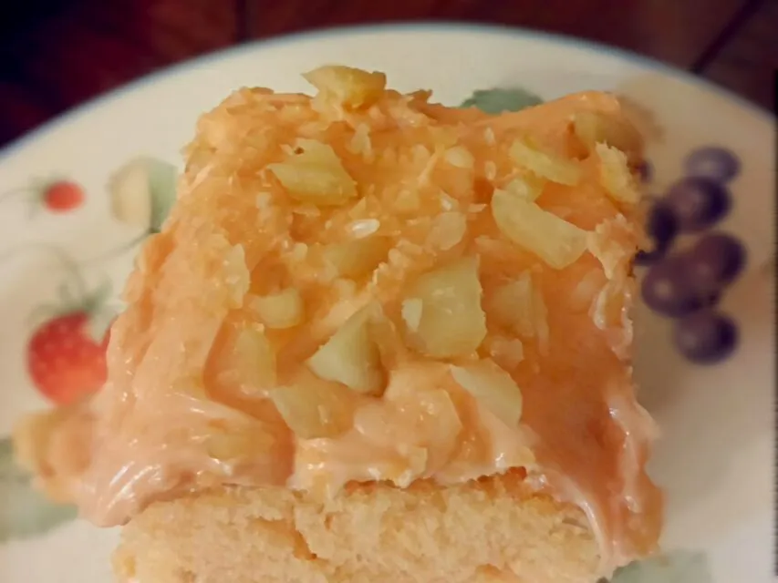 Snapdishの料理写真:Creamsicle cake with macadamia nuts|Jiraphon Gさん