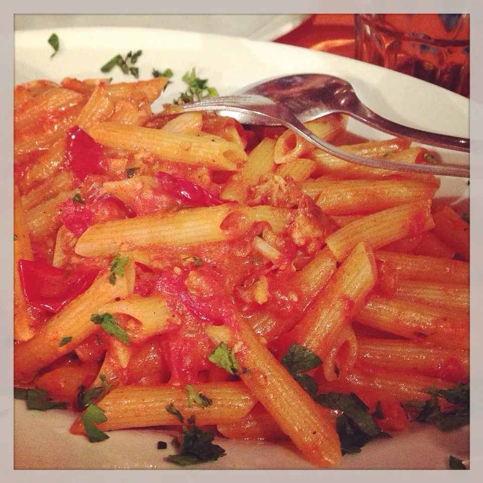 Snapdishの料理写真:Penne al salmone|Sara Derudiさん