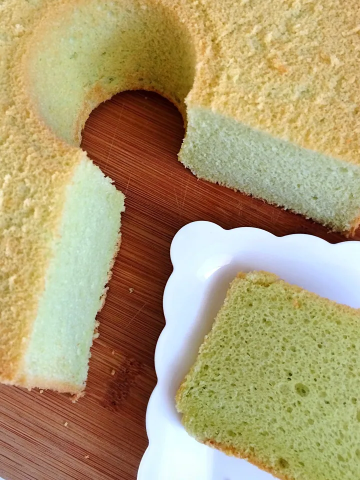 Coconut pandan chiffon cake|12Dragonさん