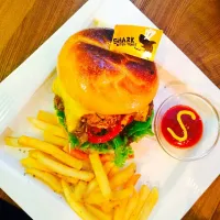 Snapdishの料理写真:cheese toasted beef hamburger|Vanelさん