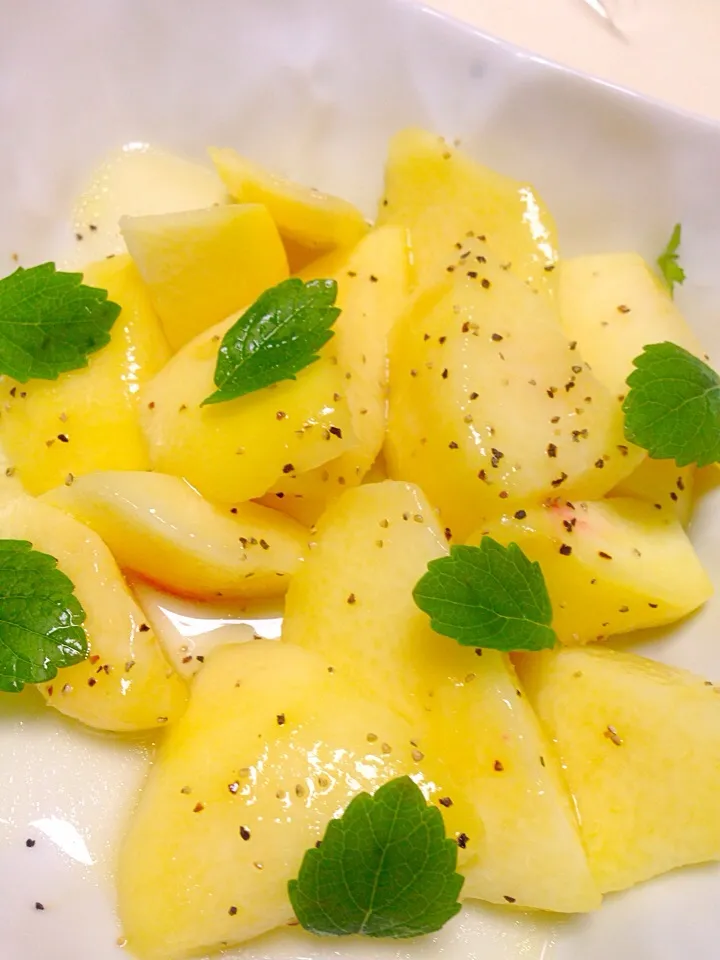 Simple peach mint salad :) 超簡単に作れるミントピーチサラダ☆|Tanuさん