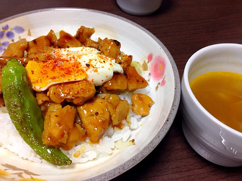 Snapdishの料理写真:焼き鳥丼とカレースープ|こんこんさん