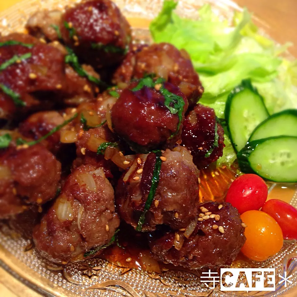 ひかりママ♡さんの料理 玉ねぎでカサ増し♪肉団子大葉ゴマまみれ♡おつまみに最高です(´∀｀)|寺cafe＊さん