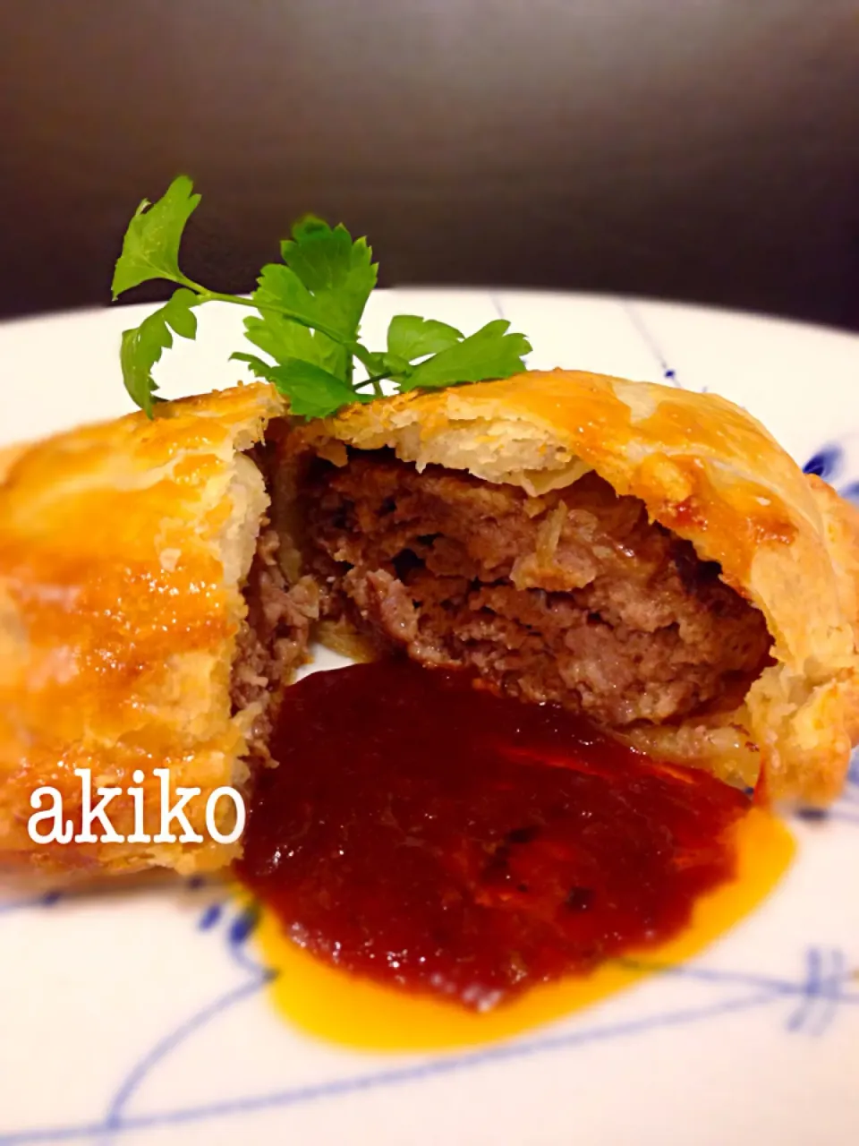 ハンバーグのパイ包|akikoさん