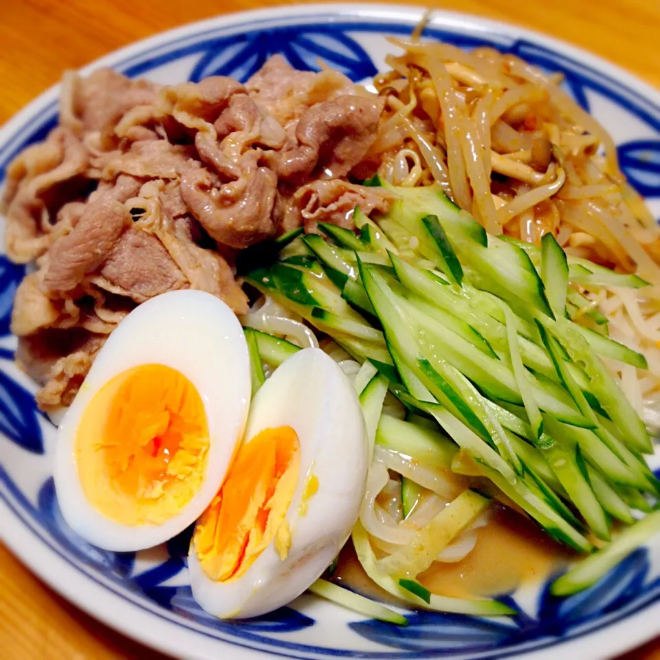 冷やしうどん、冷しゃぶとか色々乗せ|門乃ケルコさん