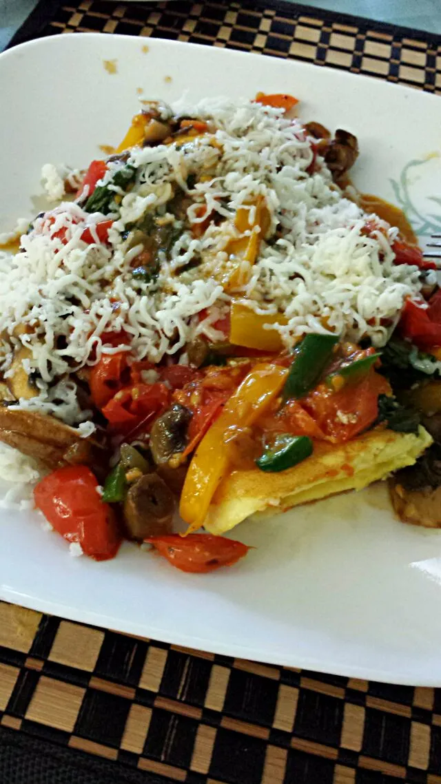 egg omelet with vegetable sautee and mozzarella|dayanaさん