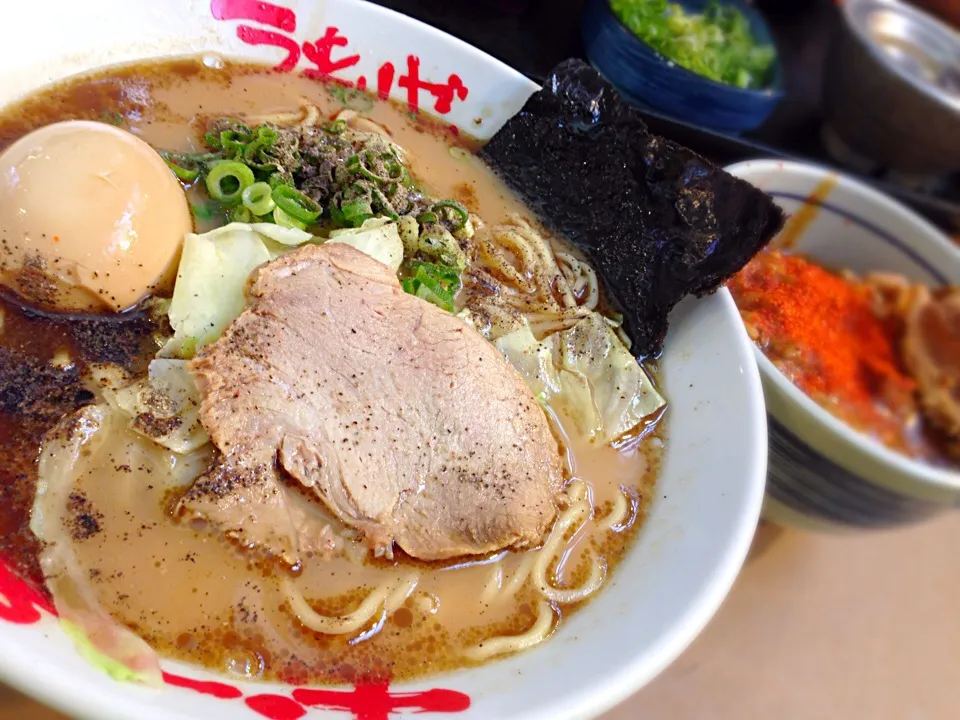 ＠ゑびな軒「なんつっ亭！焦がしマー油ラーメン＆カレー丼♪ うまいぜベイビー‼︎(￣^￣)ゞ」|TETSU♪😋さん