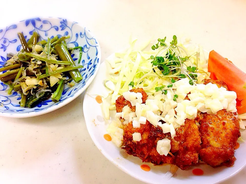 鶏胸肉のチキン南蛮、空心菜、ちりめん、ニンニクの炒めもの。|pepiさん