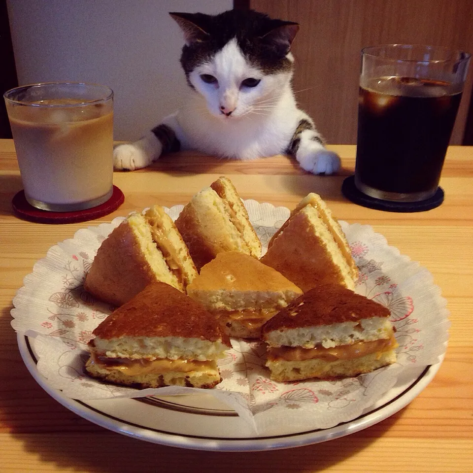 ホットケーキでピーナッツホイップクリームのサンド。|naouさん