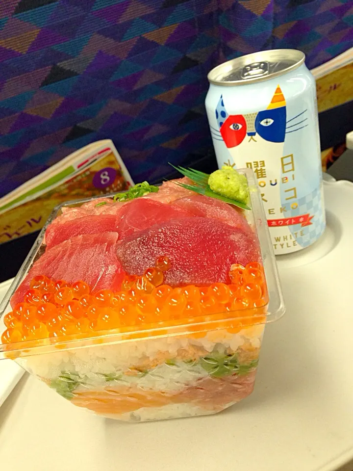 帰省〜🚄私のおビールと息子のなんだか豪華なミルフィーユ寿司(ﾟoﾟ;;|アイさん