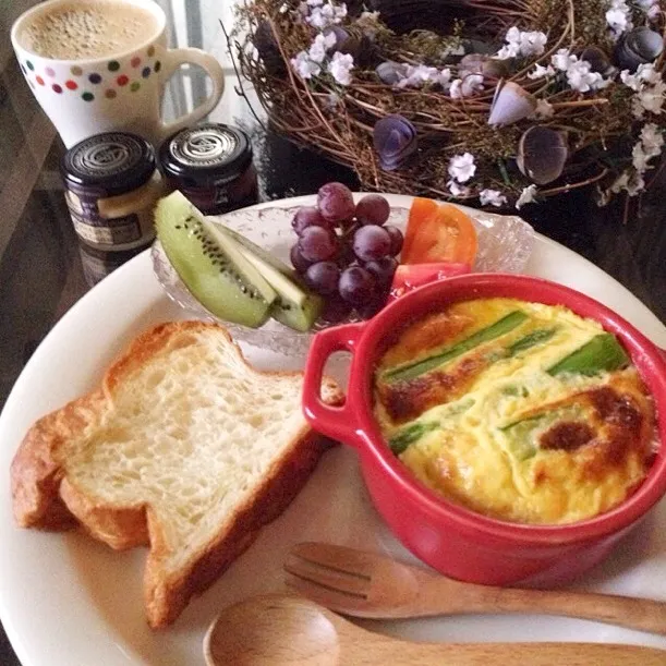 アスパラ.南瓜.ウインナーのキッシュで朝パン♪|kirariさん