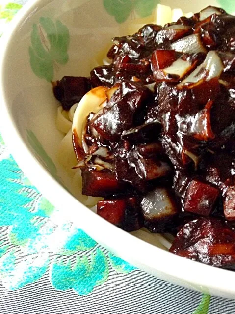 ☔️だから、家にあるもので분식(粉もの)を！韓国ジャジャン麺🌸짜장면|しゅう❷さん