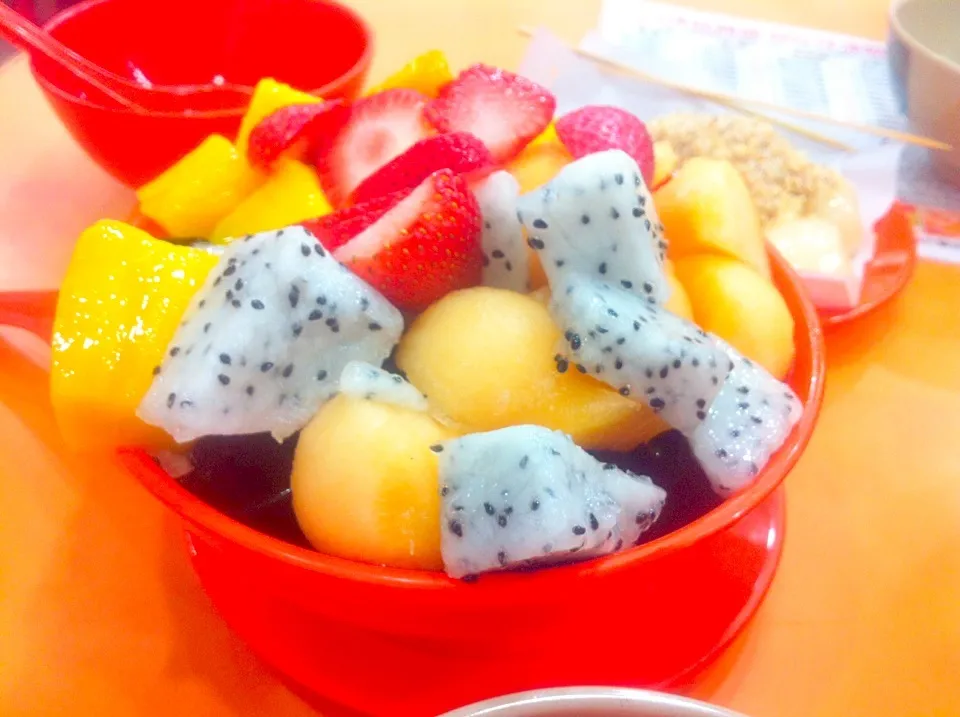 Assorted fresh fruit herbal dessert|skyblueさん