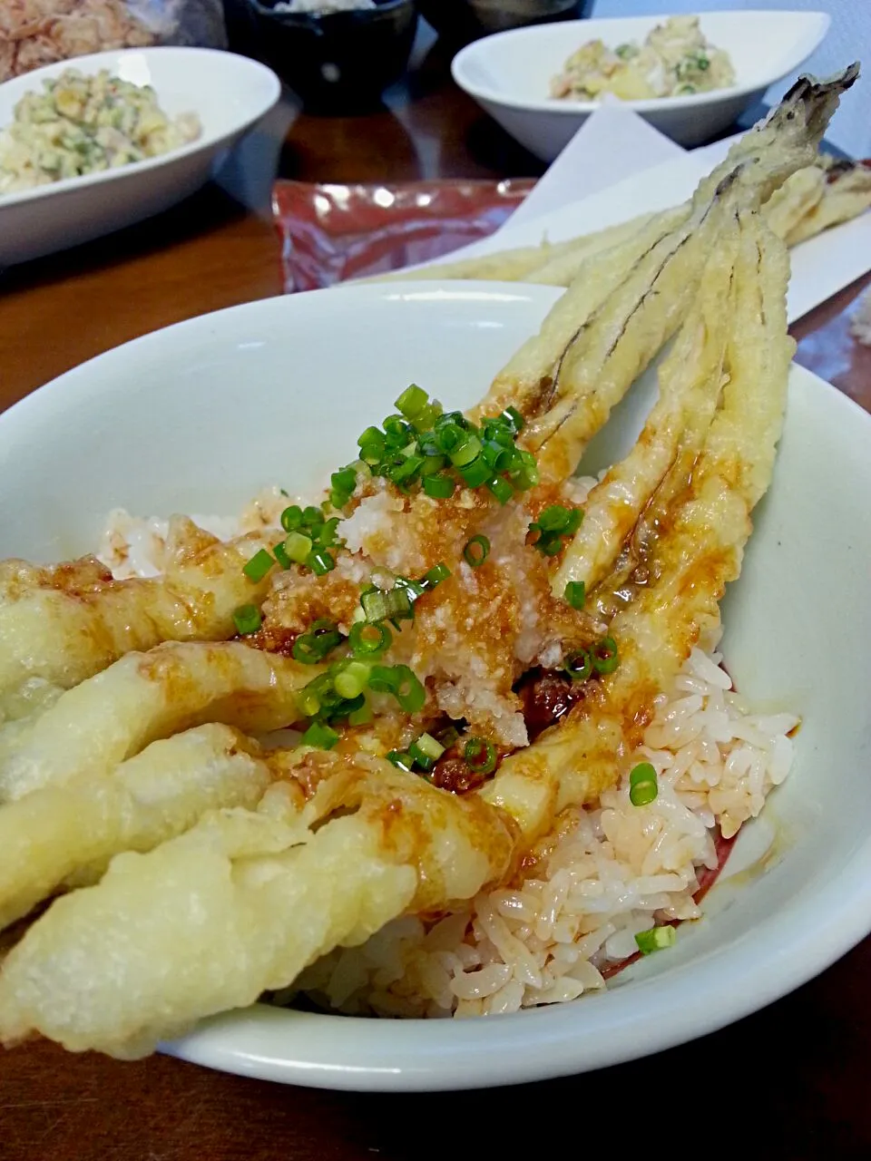 はみ出るぅ(°▽°)穴子天丼|ふりるさん