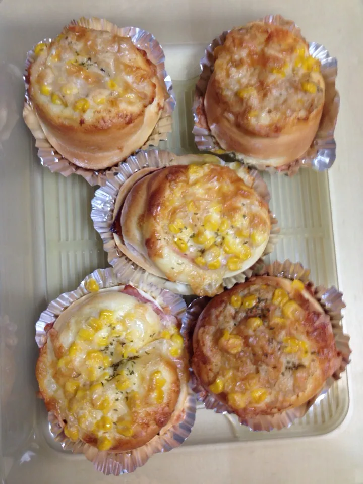 Corn ham,tuna and corn roll bread|piyawanatさん