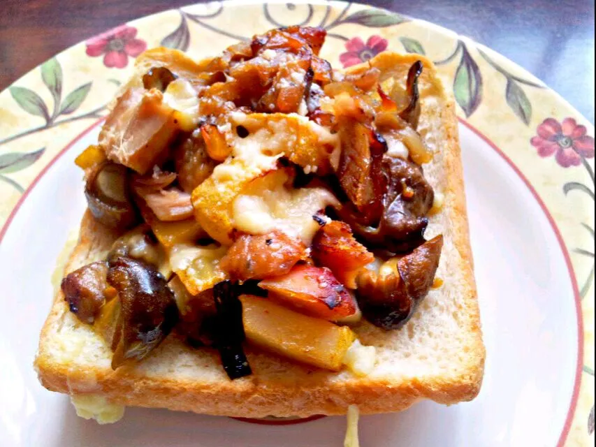 Bruschetta with leftover veg, chicken and bread|Daniel Limさん