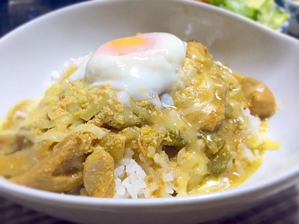 バターチキンカレーのチーズ、半熟玉子トッピング|shiottyさん