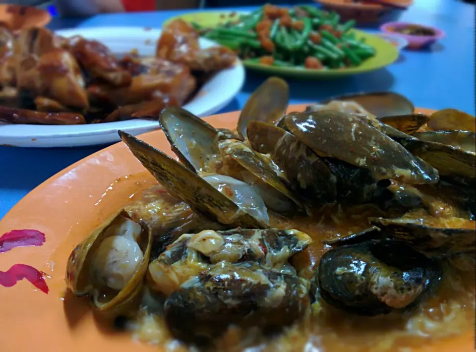 cantonese style oyster in salted egg sauce!|Ernさん