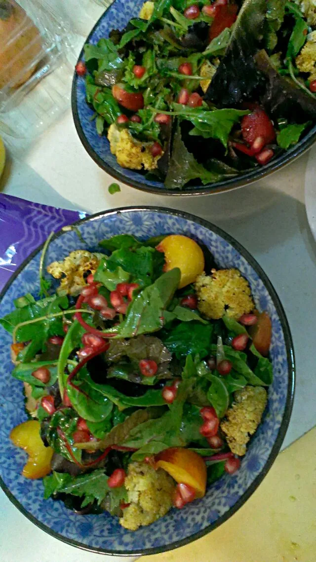 Garden Salad with peach, promegranade, roasted almond and many more|Cindyさん