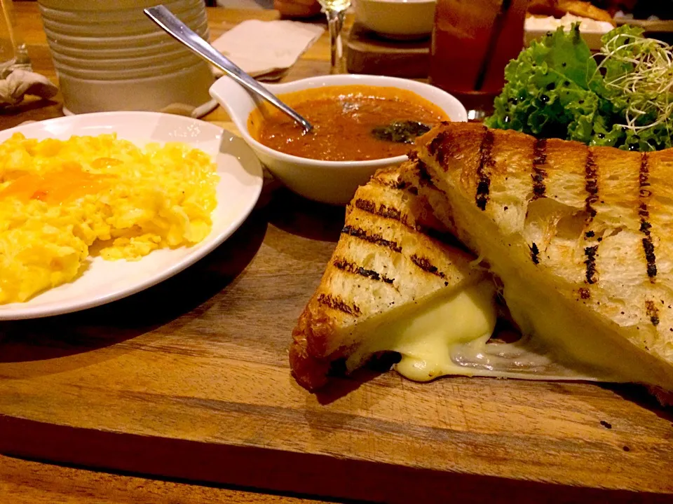 Grilled Cheese, tomato soup, scrambled eggs w/cheddar cheese---extreme bliss in Manila, Philippines!|Tony Stewartさん