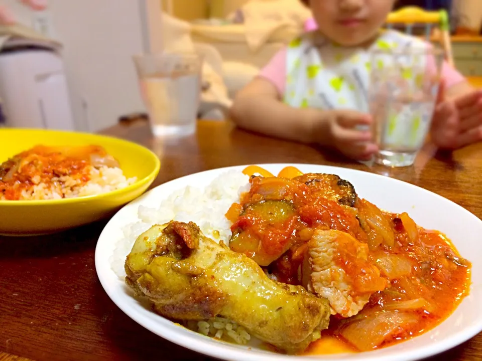 鶏と野菜のトマト煮込み。ご飯と一緒にアツアツのまま、がっつく。|tesasakiさん