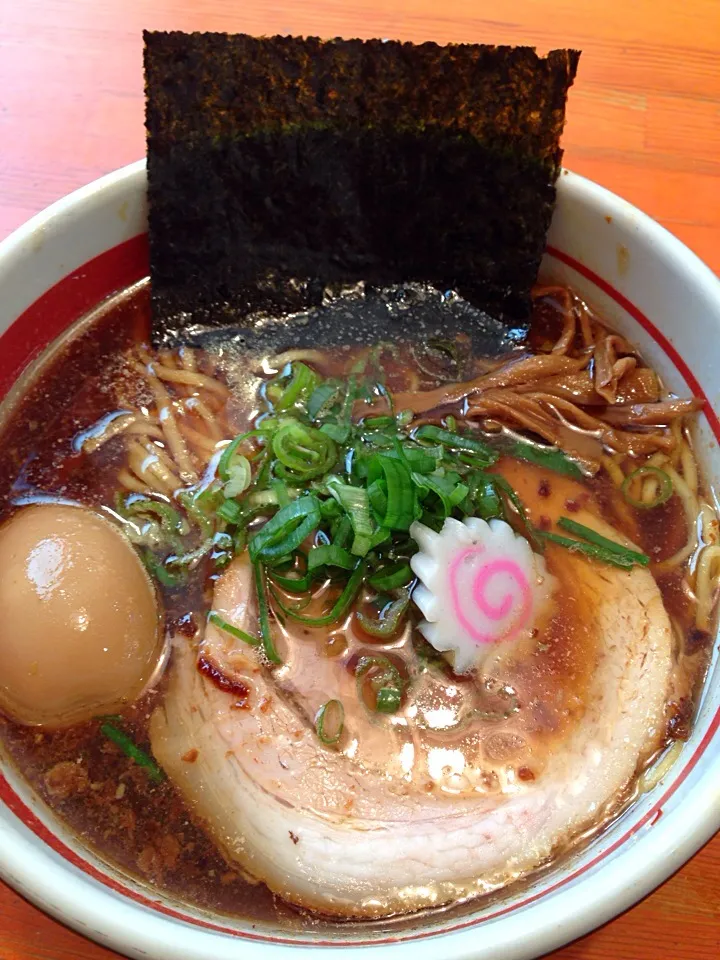 Snapdishの料理写真:濃口醤油ラーメン|伍龍やすさん