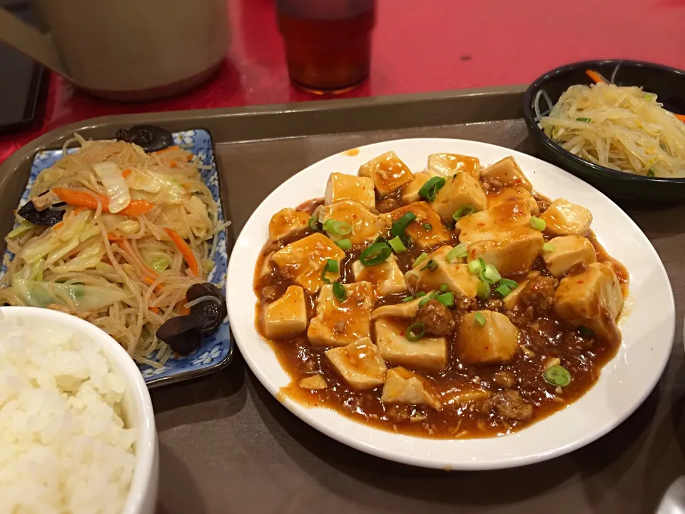 Snapdishの料理写真:麻婆豆腐と焼きビーフン|Yas Nakさん