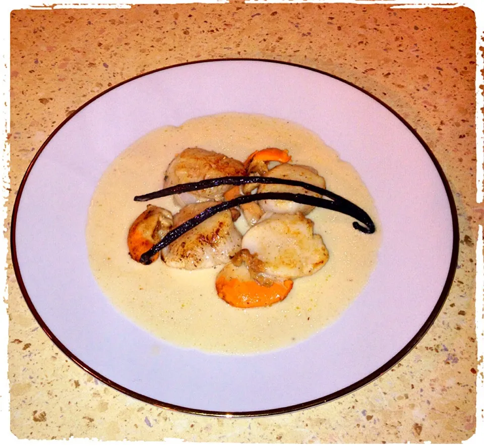 Scallop with vanilla cream sauce.|Julien Henryさん