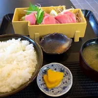 Snapdishの料理写真:鮪の頭身トロ定食|Hiromichi Yamashitaさん