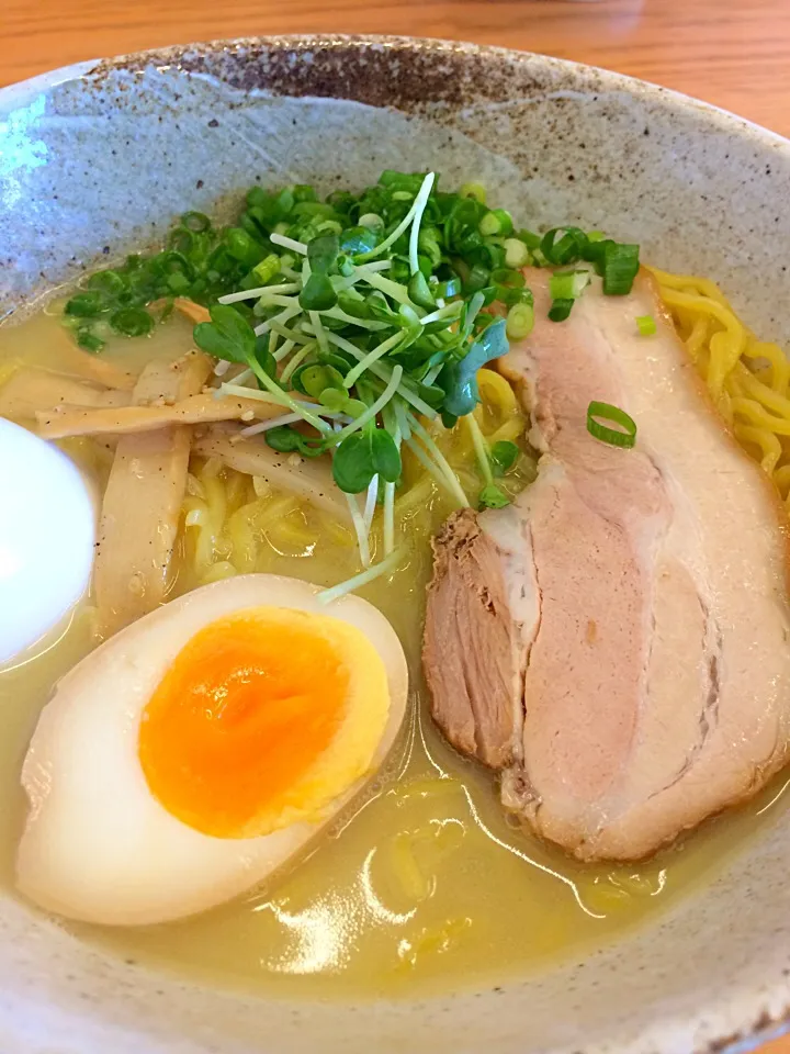 麺屋けせらせらの塩ラーメン|しのさんさん